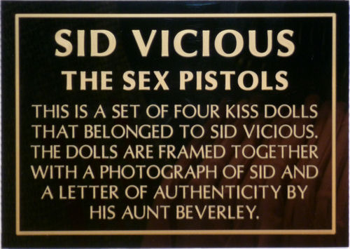  Hard Rock Cafe Berlin - Sid Vicious "Kiss Dolls"