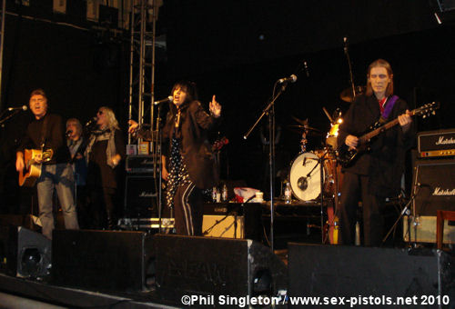 Glen, Patti Palladin, and Steve during the soundcheck 