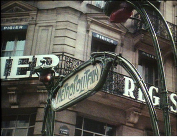 Sid Exits The Underground: Châtelet Tube Station / Rue de Rivoli