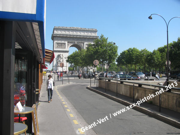 Anarchie Pour l’U.K.: Place de l’Etoile, corner of Avenue Victor Hugo, Avenue Foch. 