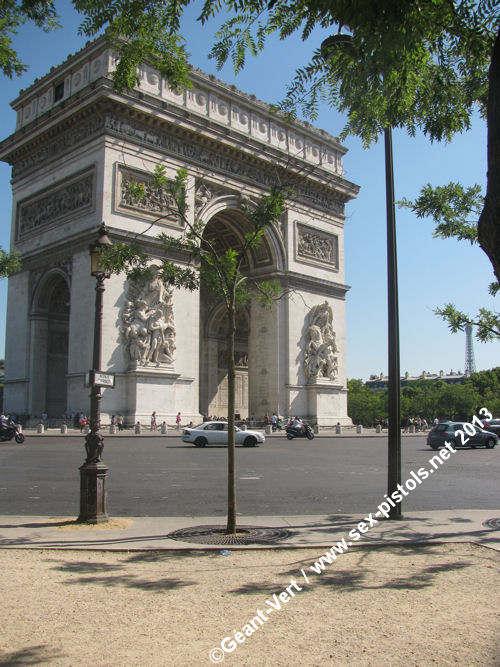 Anarchie Pour l’U.K.: Place de l’Etoile, corner of Avenue Victor Hugo, Avenue Foch. 